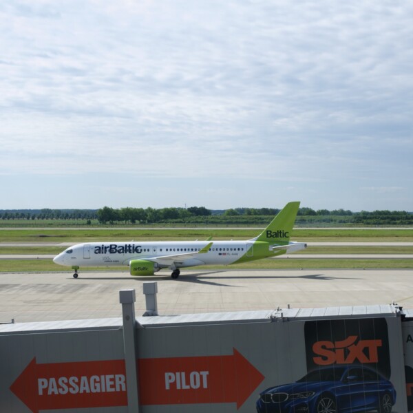 airBaltic Economy Class Airbus A220-300 nach Tallinn