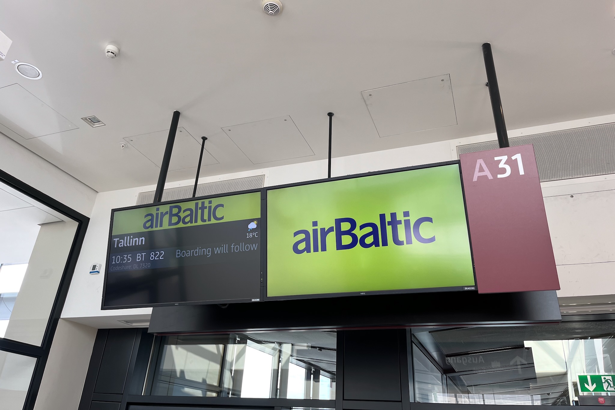 Boarding Flug BT822 nach Tallinn