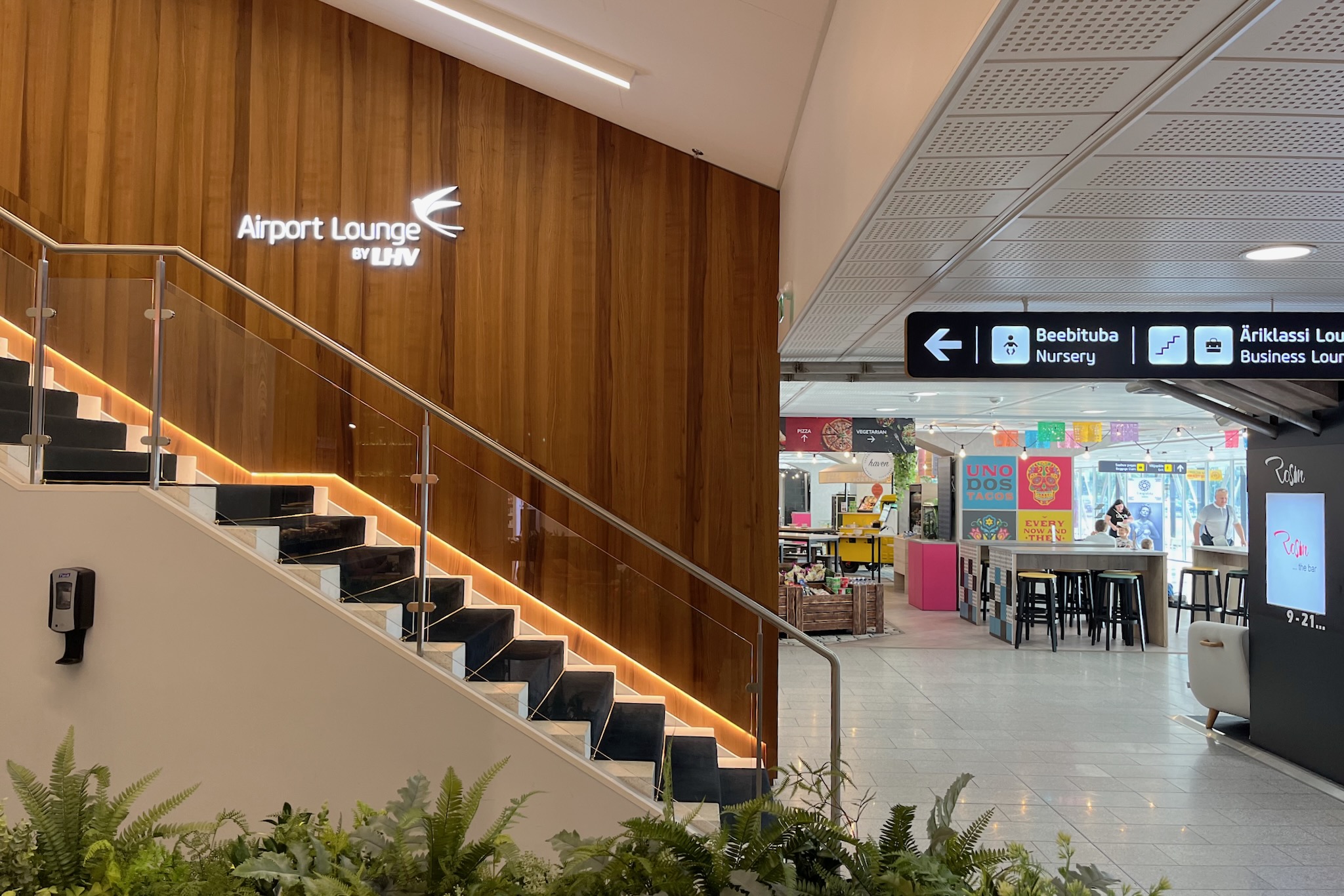 Treppe zur Tallinn Airport LHV Lounge